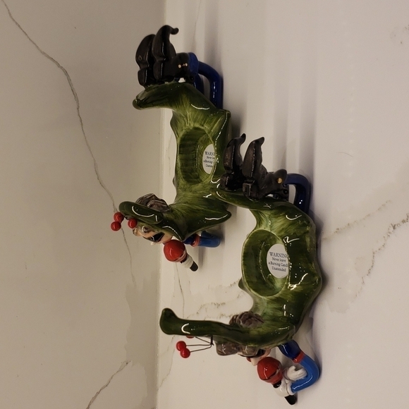 𝅺set of 2 Vanmark 2003 Tea Light Holders Singing Elves 3.5"h x 7" / 3.5"h x 8"l - Picture 6 of 9